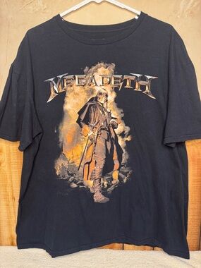 Megadeth Vintage Black Graphic Band Tee - Men's Short Sleeve Shirt